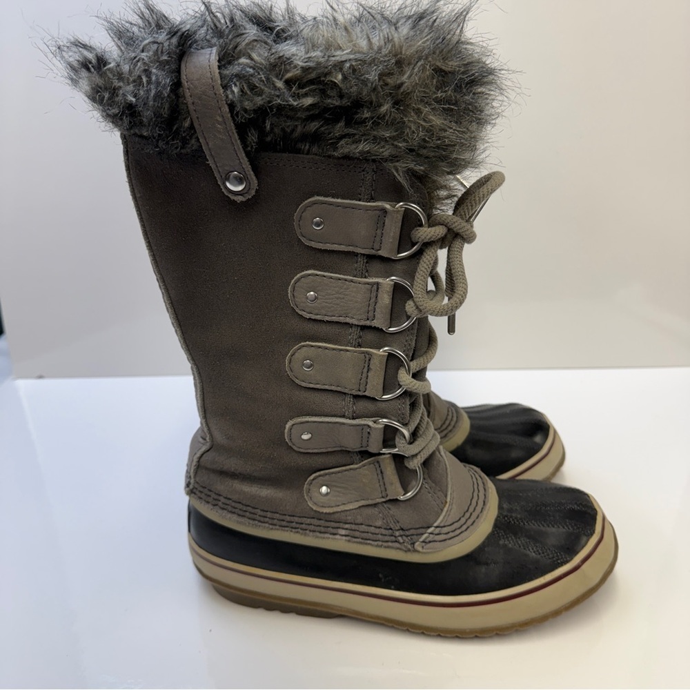 Sorel Grey Joan of Arctic Waterproof Winter Boots Size Suede Rubber Sz 8.5 Gray
